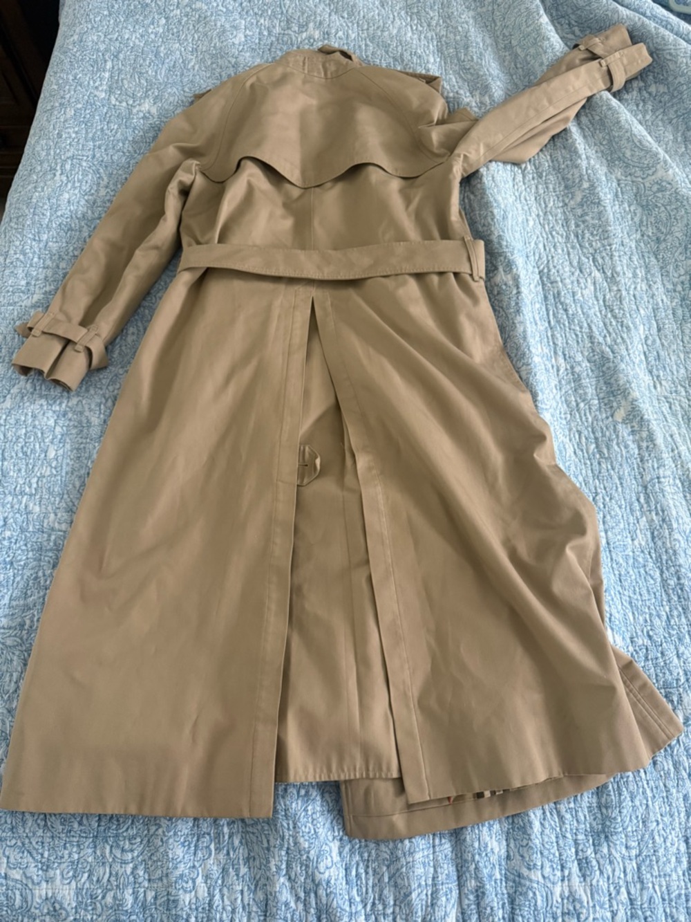 Vintage Burberry Bloomingdale’s Tan Trench Coat - Picture 11 of 16